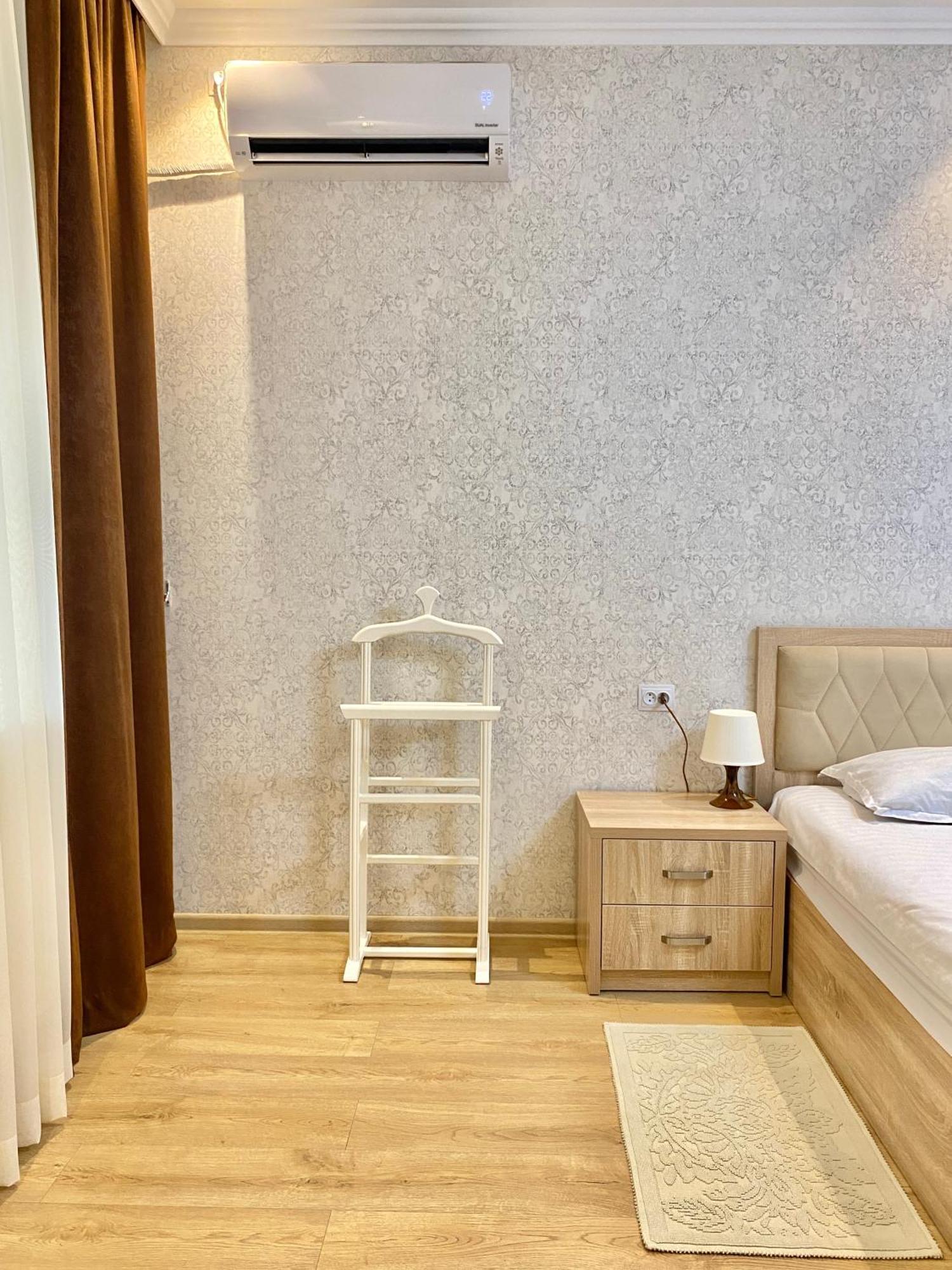 Spacious Apartment In New Building, Near The City Center And Airport Tashkent Ngoại thất bức ảnh