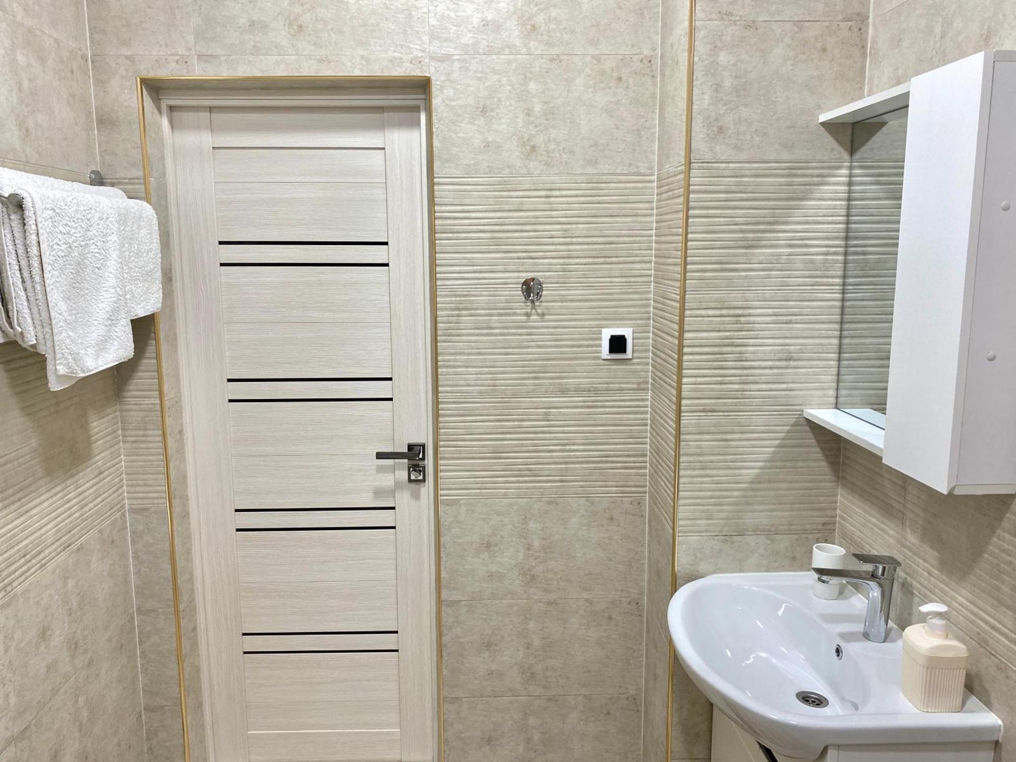 Spacious Apartment In New Building, Near The City Center And Airport Tashkent Ngoại thất bức ảnh